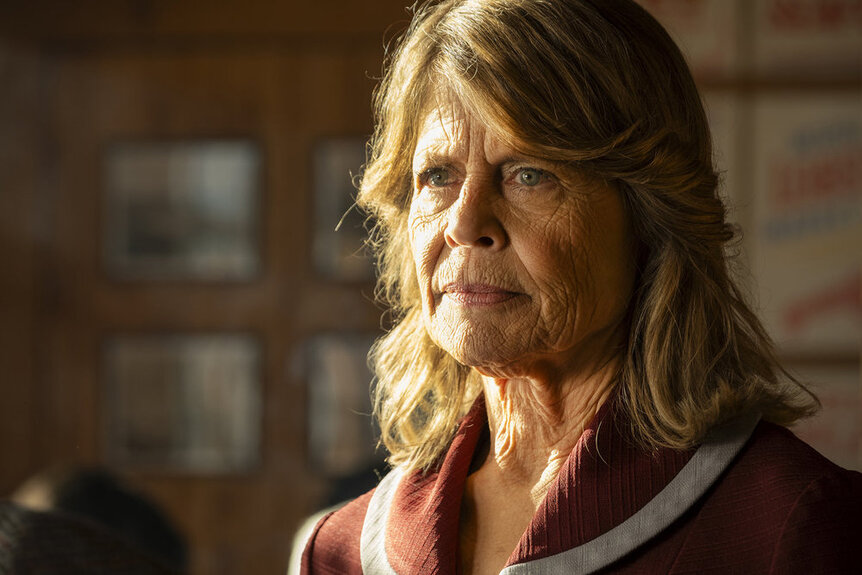 General Eleanor Wright ( Linda Hamilton) during Resident Alien Season 4 Episode 3.