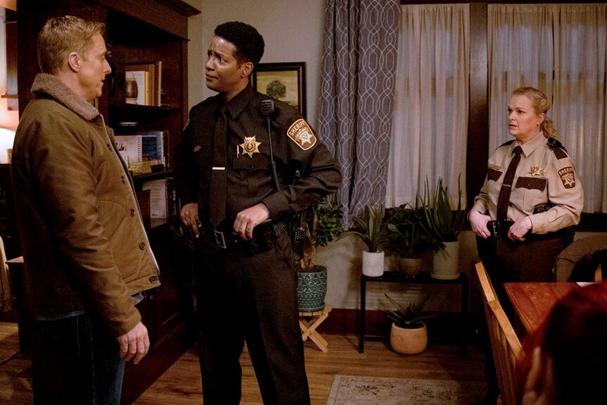 Resident Alien 410 Harry Mike Liv