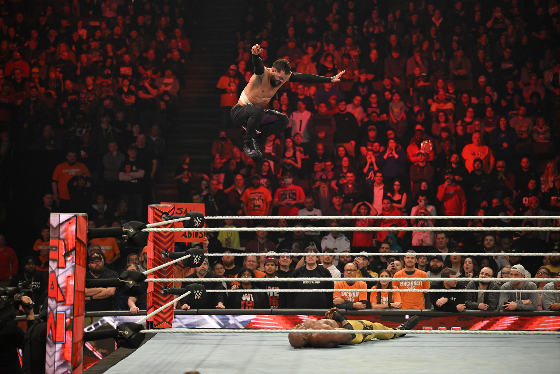 1825px x 1217px - Monday Night RAW At 30: The Most Unbelievable Moments | USA Insider