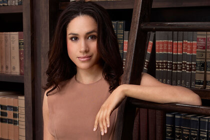 Rachel Zane (Meghan Markle) poses in a library