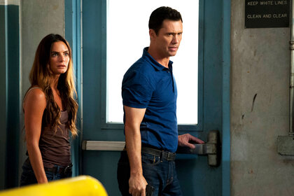 Gabrielle Anwar as Fiona Glenanne, Jeffrey Donovan as Michael Westen in Burn Notice