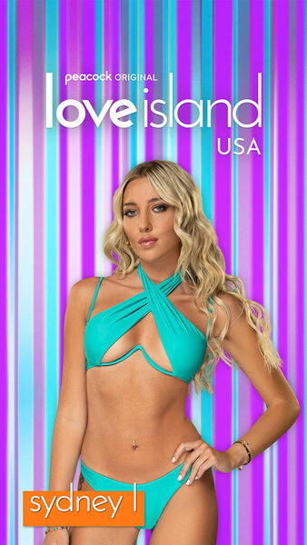 Love Island Season 6 Bombshell Sydney L in front of a colorful striped background